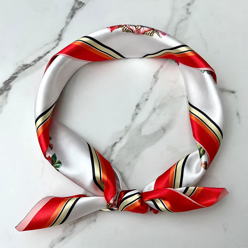 Christianartworkshop Bandana in seta con motivo della Madonna realizzata a mano: un emblema di devozione senza tempo - image 1