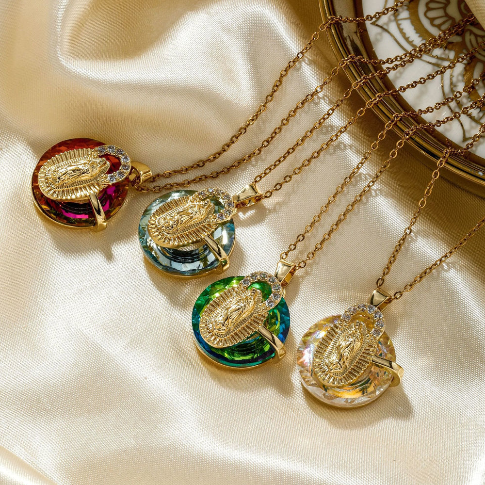 Collane di cristallo multicolore della Madonna Christianartworkshop : gioielli artistici pieni di fede - image 1