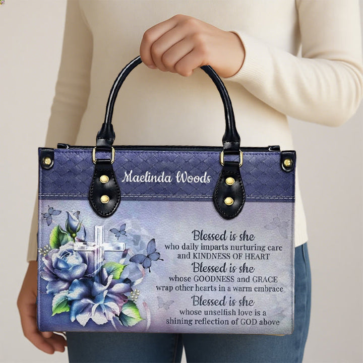 Christianartworkshop Graceful Scripture Blessed is She Borsa a mano personalizzata in pelle nei toni del blu viola - image 3