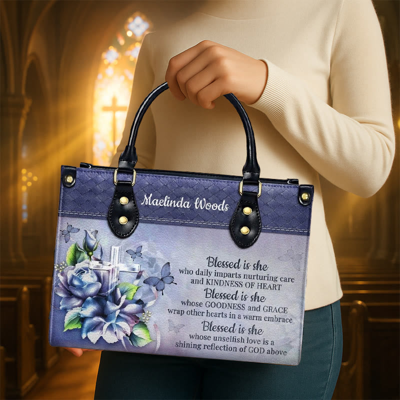 Christianartworkshop Graceful Scripture Blessed is She Borsa a mano personalizzata in pelle nei toni del blu viola - image 1