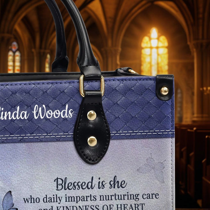 Christianartworkshop Graceful Scripture Blessed is She Borsa a mano personalizzata in pelle nei toni del blu viola - image 6