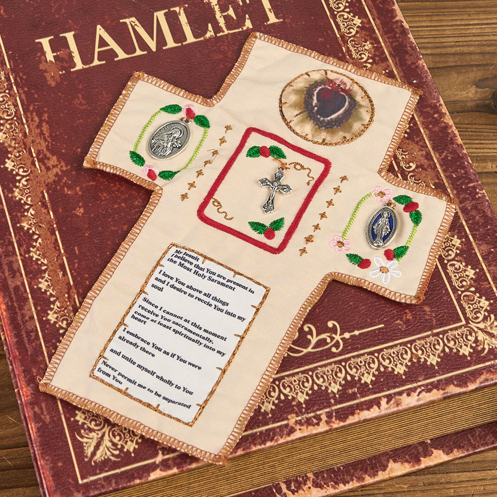 Christianartworkshop Reliquiario tascabile in tessuto ricamato in stile classico con croce d'argento inclusa all'interno - image 2