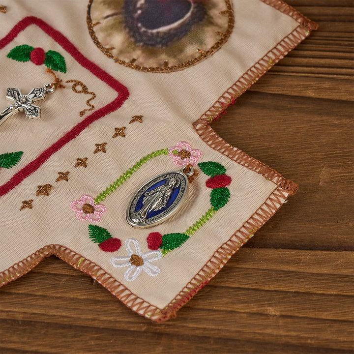 Christianartworkshop Reliquiario tascabile in tessuto ricamato in stile classico con croce d'argento inclusa all'interno - image 7