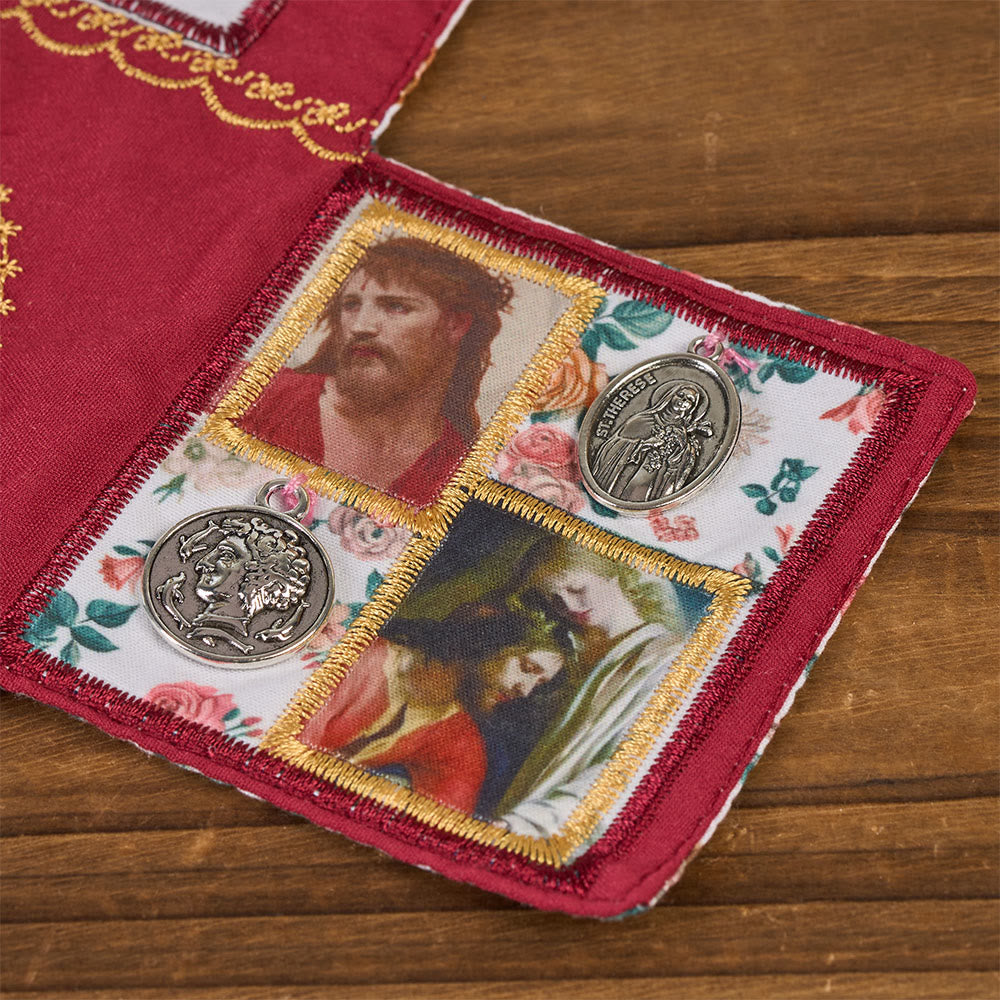 Christianartworkshop Reliquiario tascabile in tessuto ricamato a 4 colori con croce argentata inclusa all'interno - image 14