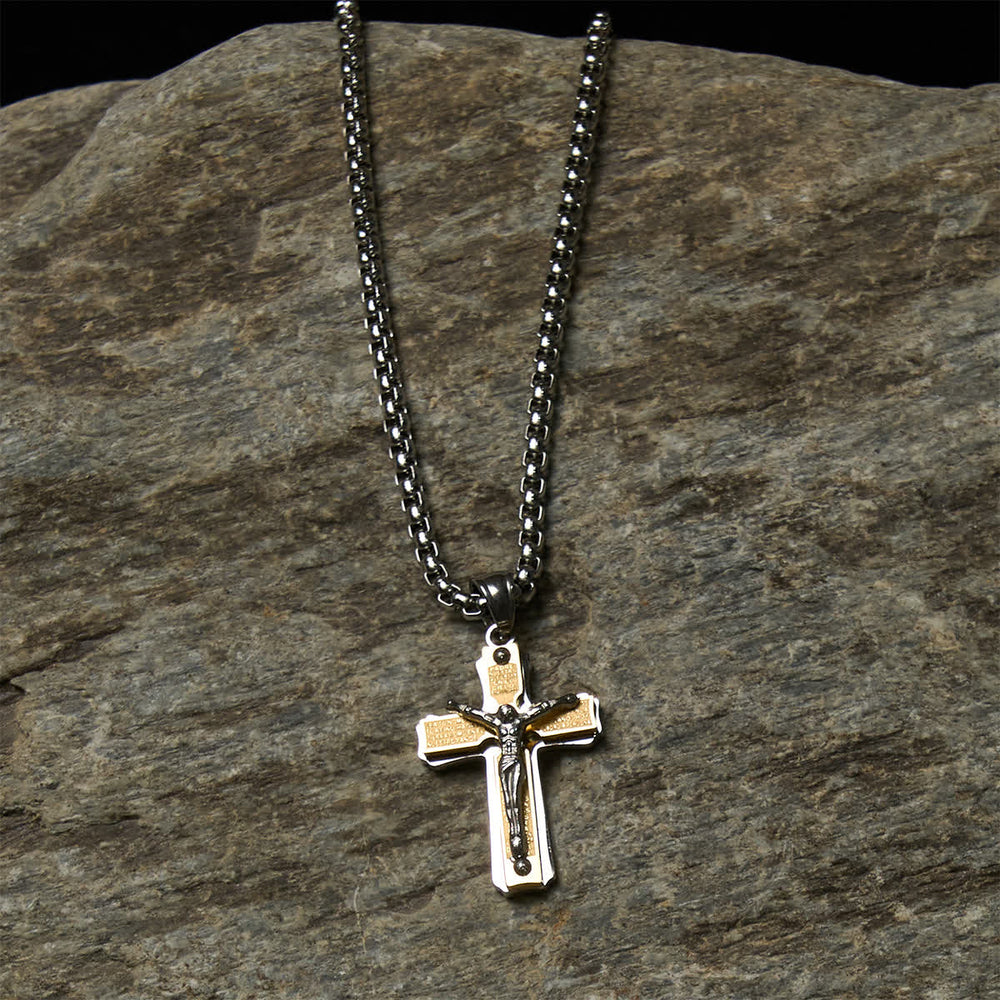 Christianartworkshop Collana con crocifisso in metallo bicolore con figura di Gesù: fusione di fede e arte - image 1