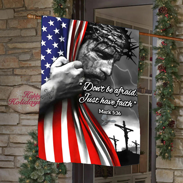 Bandiera americana e bandiera da giardino con scena della crocifissione Christianartworkshop : decorazione della fede "Don't Be Afraid" - 90×150 cm (3×5 piedi) - image 0