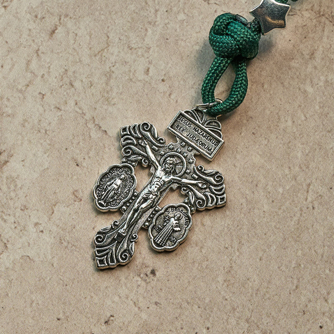 Christianartworkshop Rosario natalizio con paracord per la benedizione della Sacra Famiglia con perline lucide rosse e verdi - image 10