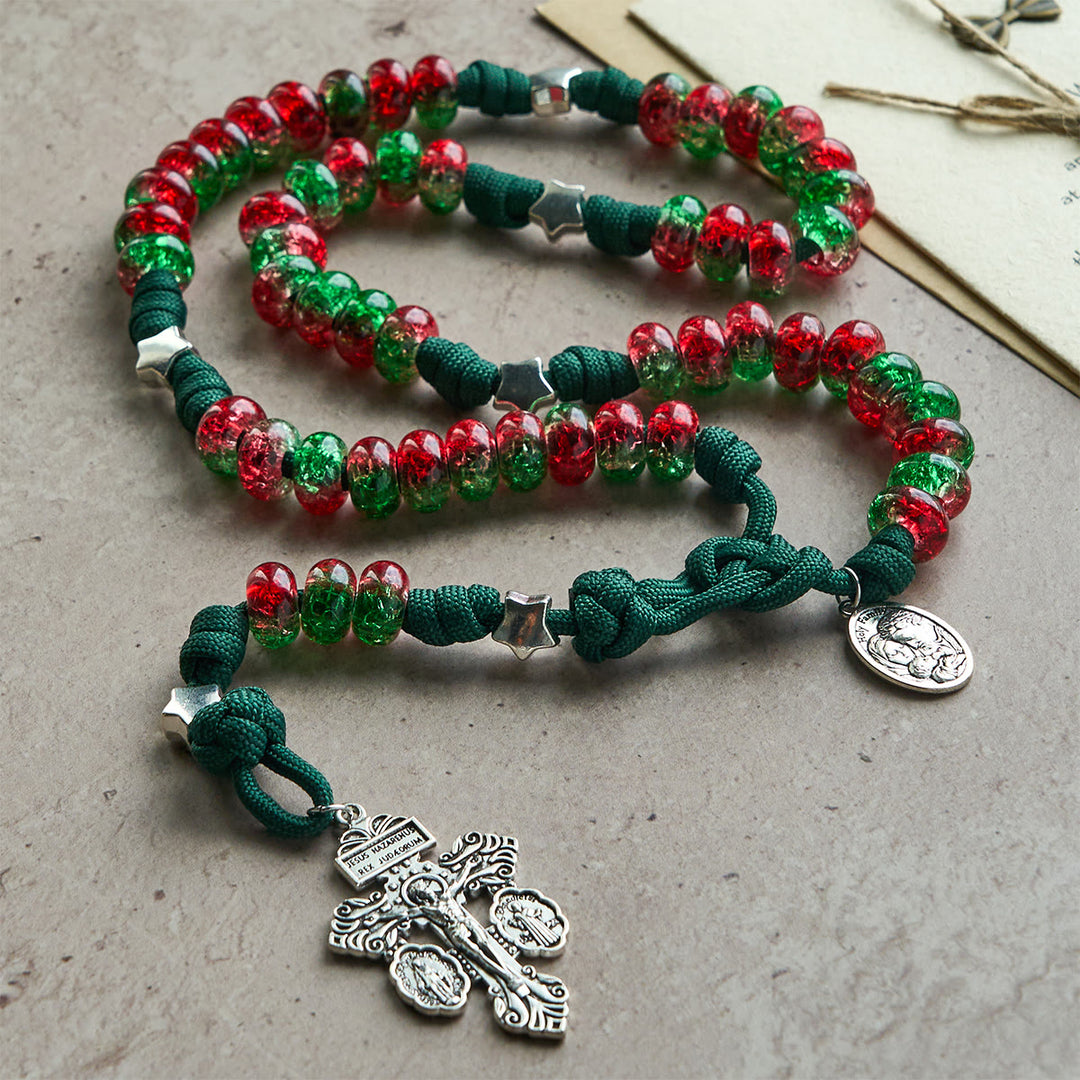 Christianartworkshop Rosario natalizio con paracord per la benedizione della Sacra Famiglia con perline lucide rosse e verdi - image 5