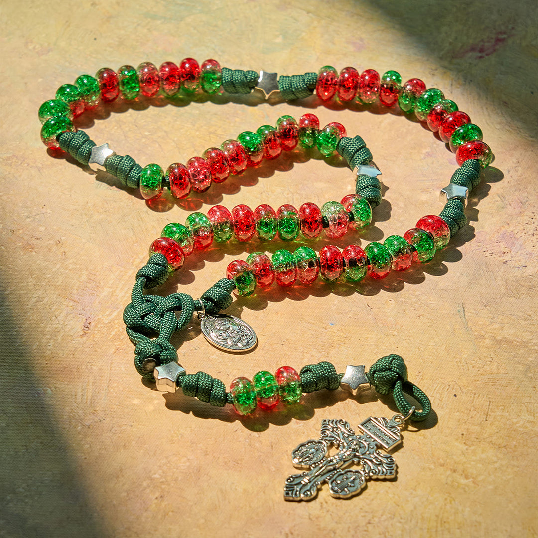 Christianartworkshop Rosario natalizio con paracord per la benedizione della Sacra Famiglia con perline lucide rosse e verdi - image 8