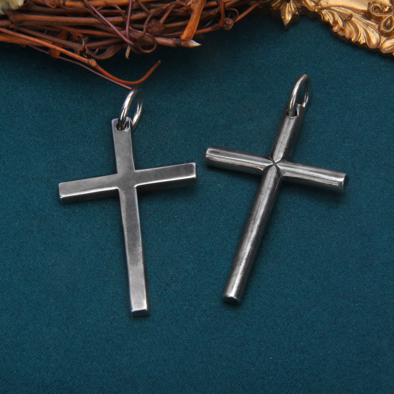 Collana con croce in argento sterling minimalista e audace Christianartworkshop in barra quadrata e rotonda - Croce a barra quadrata - image 0