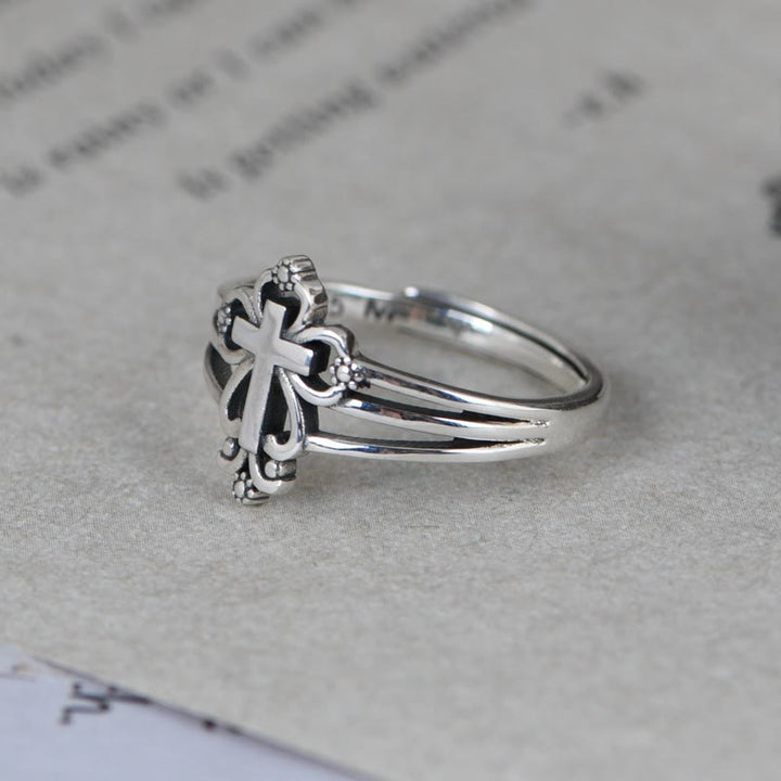 Anello in argento sterling decorato con croce in stile cattedrale Christianartworkshop con volute floreali - image 2