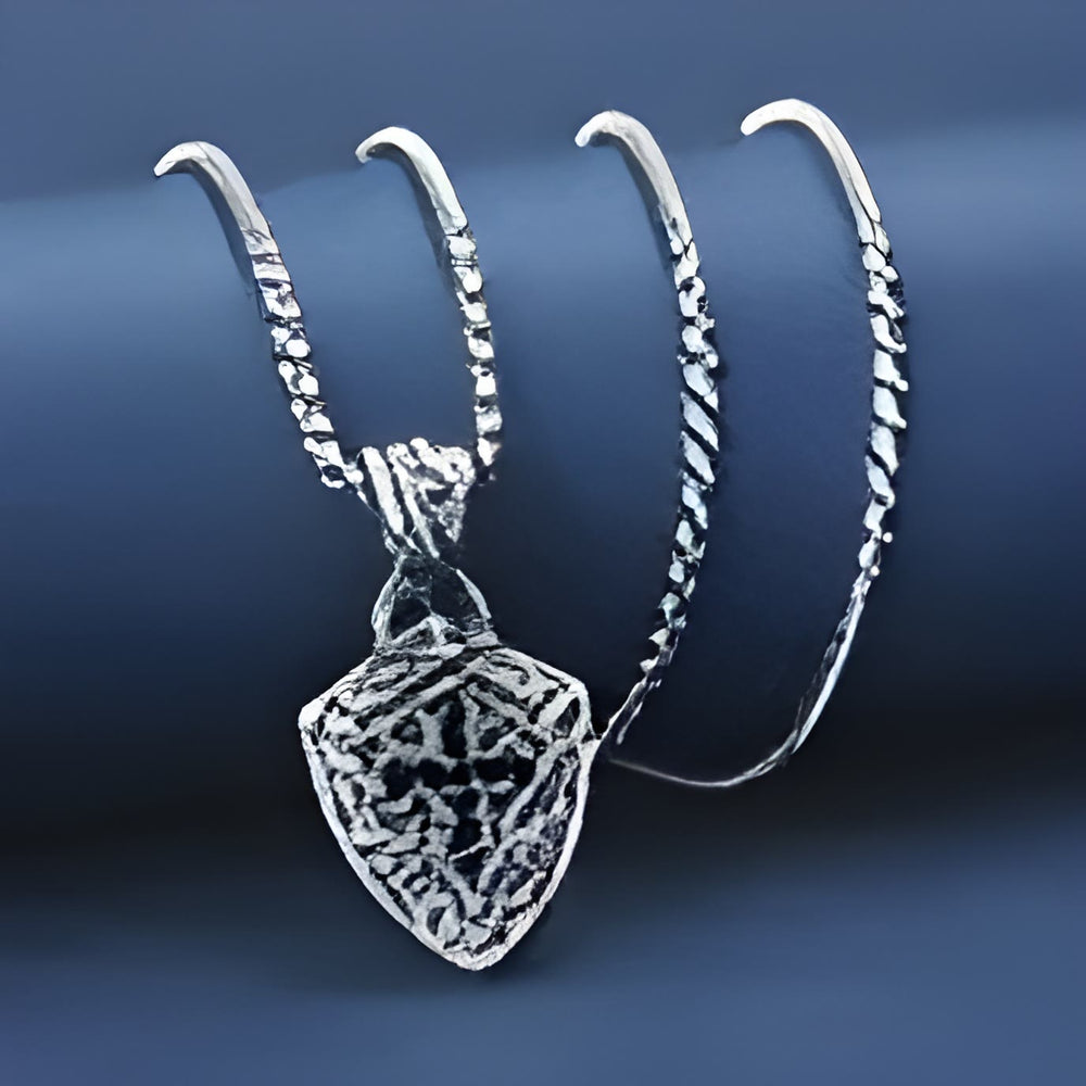 Christianartworkshop Collana a forma di scudo ornato con crocifisso e intarsi di zirconi neri - image 1