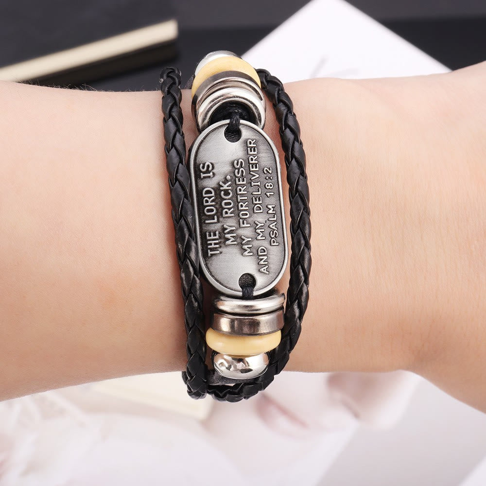 Bracciale in pelle intrecciata fatto a mano di Christianartworkshop con iscrizione del Salmo 18:2 - image 1