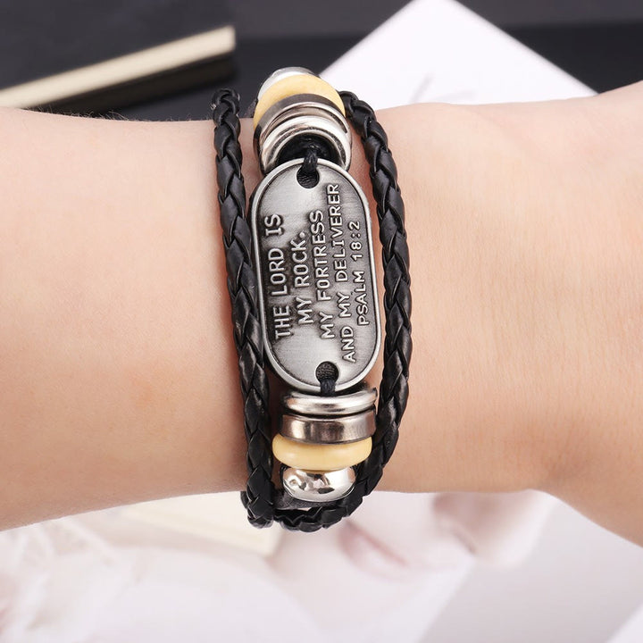 Bracciale in pelle intrecciata fatto a mano di Christianartworkshop con iscrizione del Salmo 18:2 - image 1