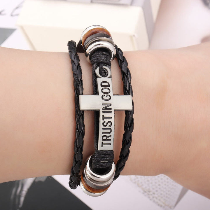 Christianartworkshop Bracciale in pelle intrecciata nera con croce e iscrizione TRUST IN GOD - image 1