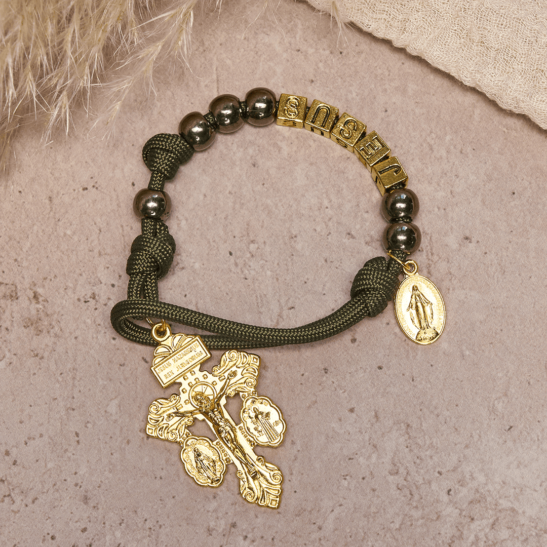 Christianartworkshop Rosario tascabile compatto con perline in stile ematite, crocifisso e lettera personalizzata JESUS - image 3