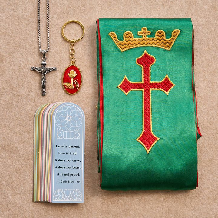 Christianartworkshop Set di benedizione con croce e corona verde, crocifisso dorato e scrittura: Vivi nella speranza - Collana in argento - image 2