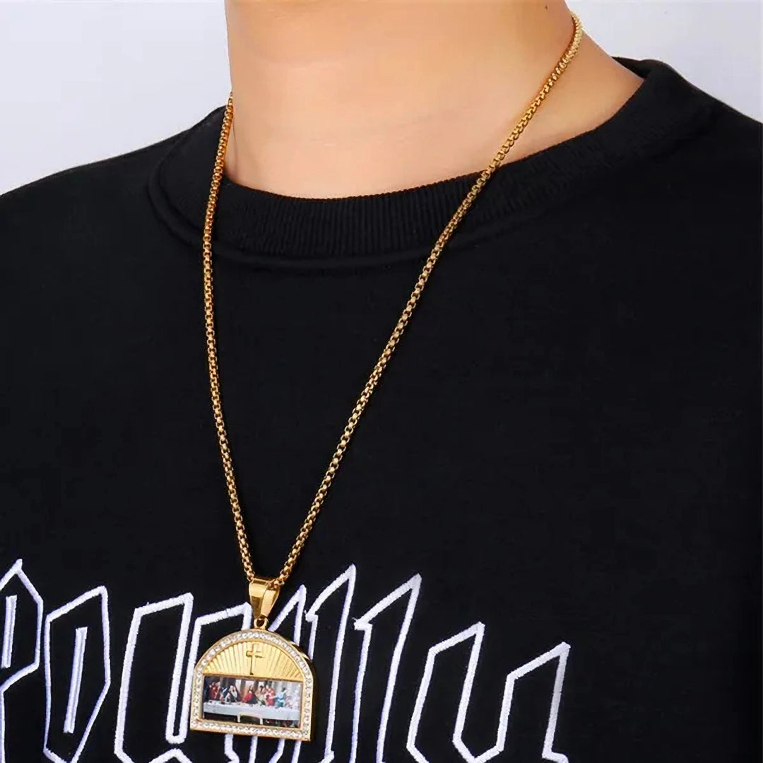 Collana con ciondolo ad arco per la Santa Comunione e scena dell'Ultima Cena di Christianartworkshop: Oro e Argento Brillanti - image 4