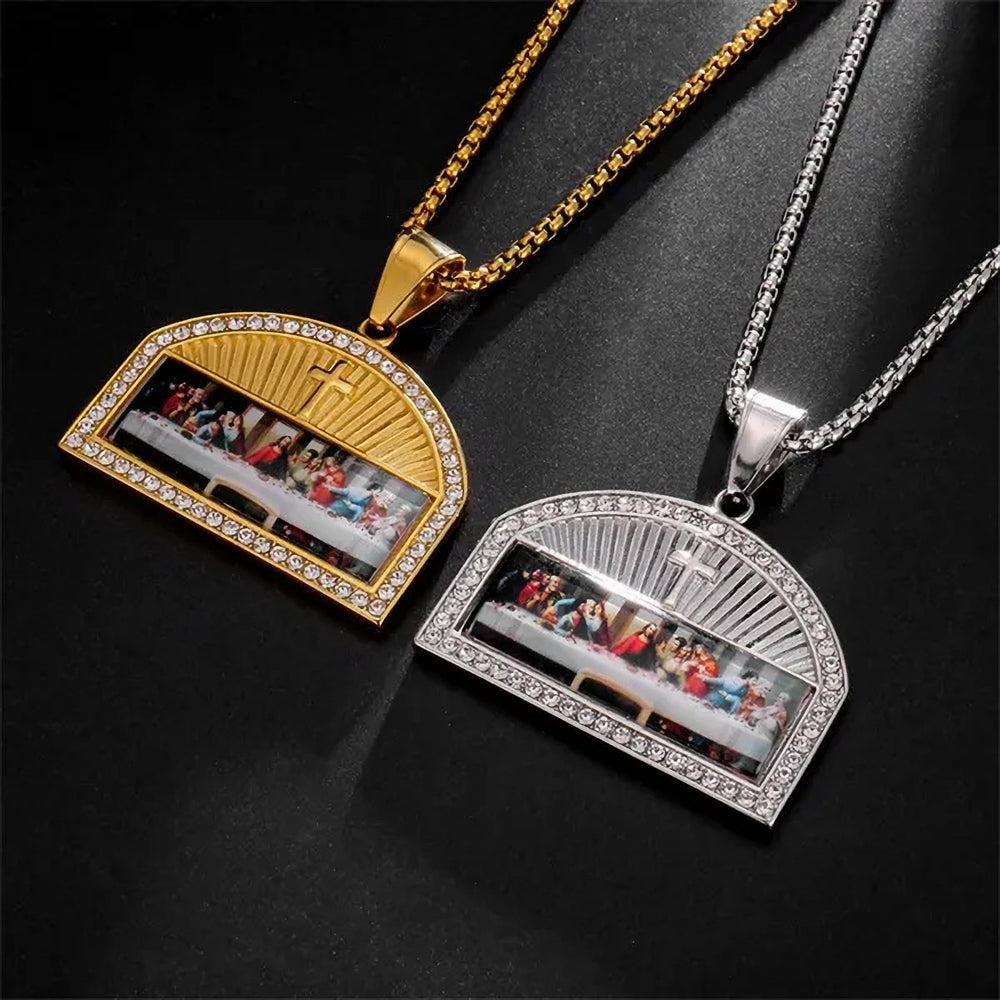 Collana con ciondolo ad arco per la Santa Comunione e scena dell'Ultima Cena di Christianartworkshop: Oro e Argento Brillanti - image 1