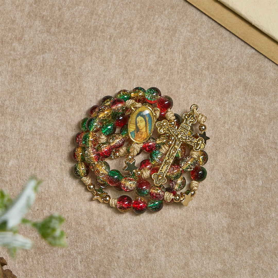 Rosario di perle di vetro natalizio di Christianartworkshop: medaglia della Madonna di Guadalupe e crocifisso dorato - image 6