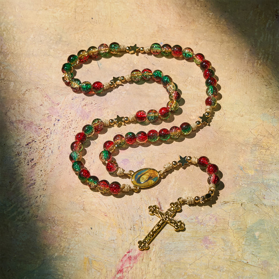 Christianartworkshop Regalo di Natale: Rosario di perle di vetro natalizio: Medaglia della Madonna di Guadalupe e Crocifisso dorato - image 6