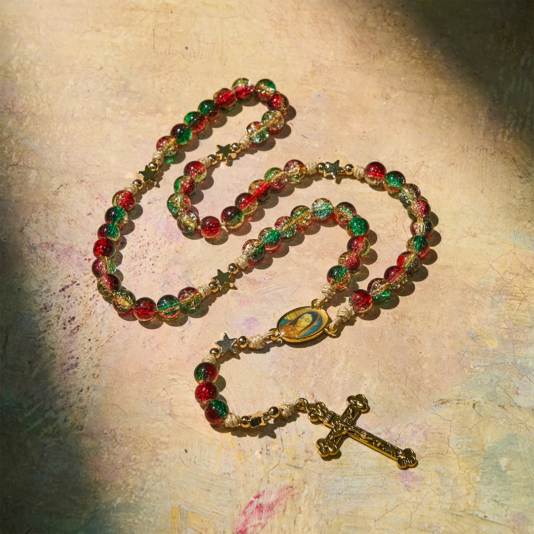 Christianartworkshop Regalo di Natale: Rosario di perle di vetro natalizio: Medaglia della Madonna di Guadalupe e Crocifisso dorato - image 7