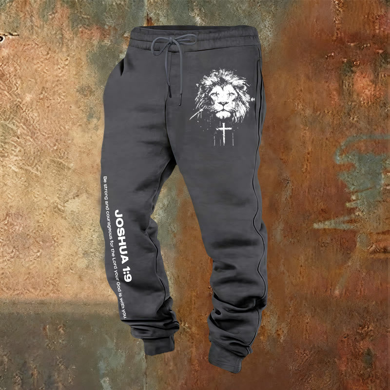 Pantaloni della tuta del Leone di Giuda Christianartworkshop : versetto di Giosuè 1:9 in carboncino - Grigio caldo - 2XL - image 0