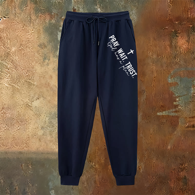 Pantaloni della tuta con dichiarazione di fede "Prega, aspetta e fidati" Christianartworkshop : mantra di fede laterale sui fianchi - image 6