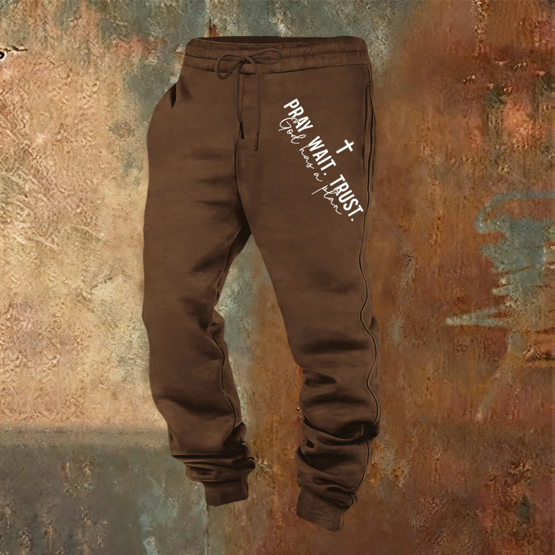 Pantaloni della tuta con dichiarazione di fede "Prega, aspetta e fidati" di Christianartworkshop: mantra di fede laterale sui fianchi - Marrone - 2XL - image 17