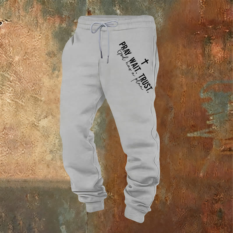 Pantaloni della tuta con dichiarazione di fede "Prega, aspetta e fidati" di Christianartworkshop: mantra di fede laterale sui fianchi - Grigio chiaro - 2XL - image 9