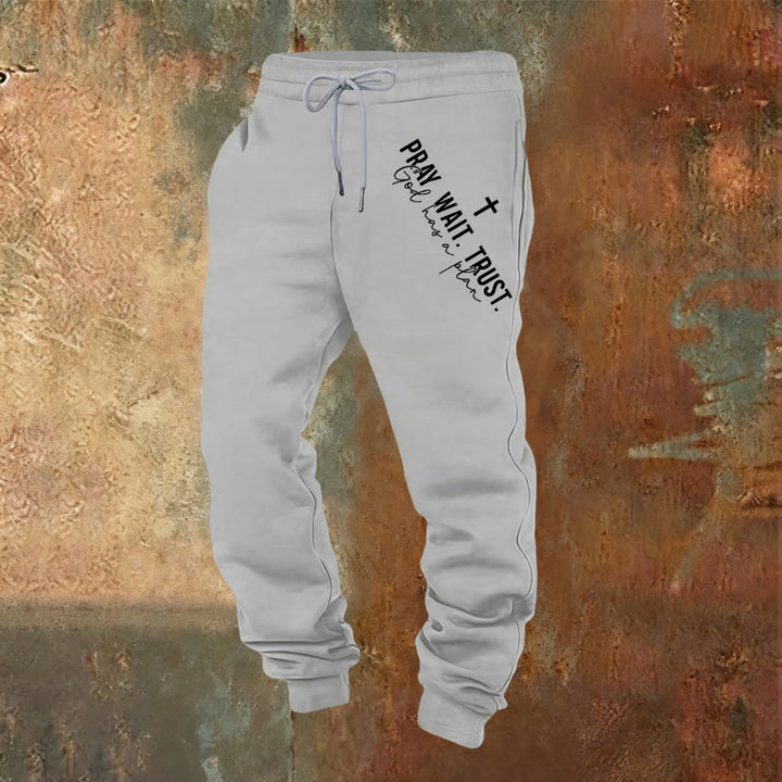 Pantaloni della tuta con dichiarazione di fede "Prega, aspetta e fidati" di Christianartworkshop: mantra di fede laterale sui fianchi - Grigio chiaro - 2XL - image 9