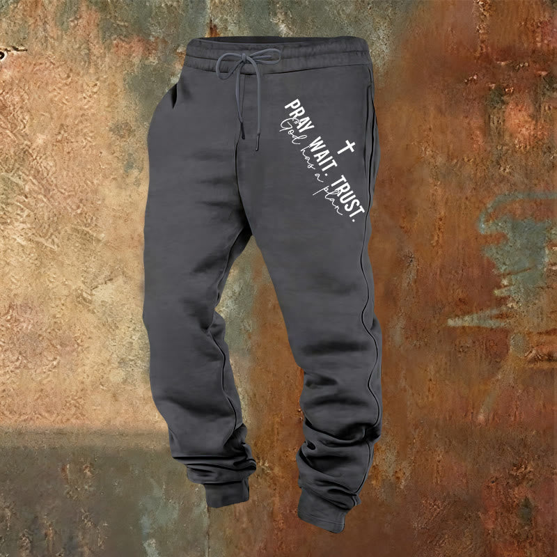 Pantaloni della tuta con dichiarazione di fede "Prega, aspetta e fidati" di Christianartworkshop: mantra di fede laterale sui fianchi - Grigio caldo - 2XL - image 13