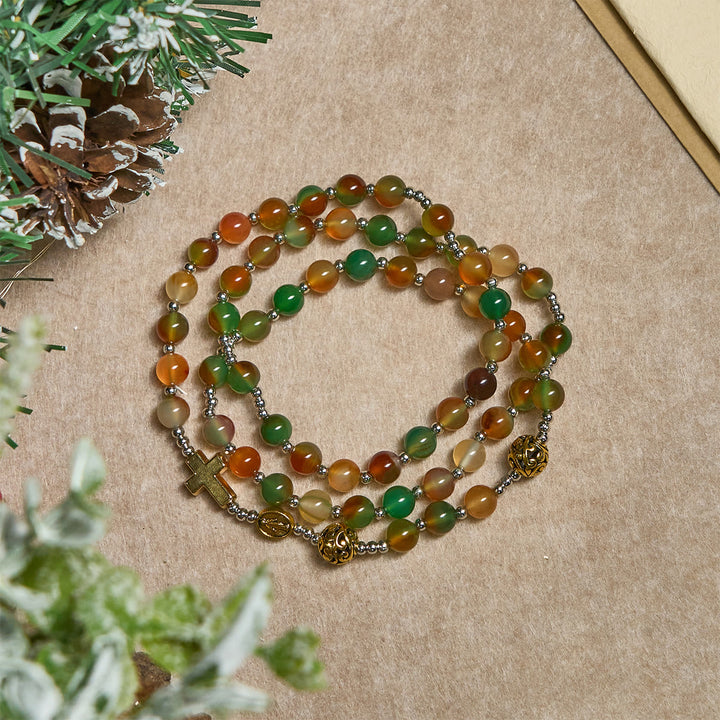 Bracciale rosario multistrato in malachite natalizia Christianartworkshop con croce e medaglia - image 3
