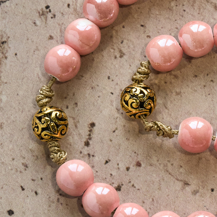 Christianartworkshop Rosario in ceramica rosa chiaro di Maria: celebra il Natale con grazia e speranza - image 10