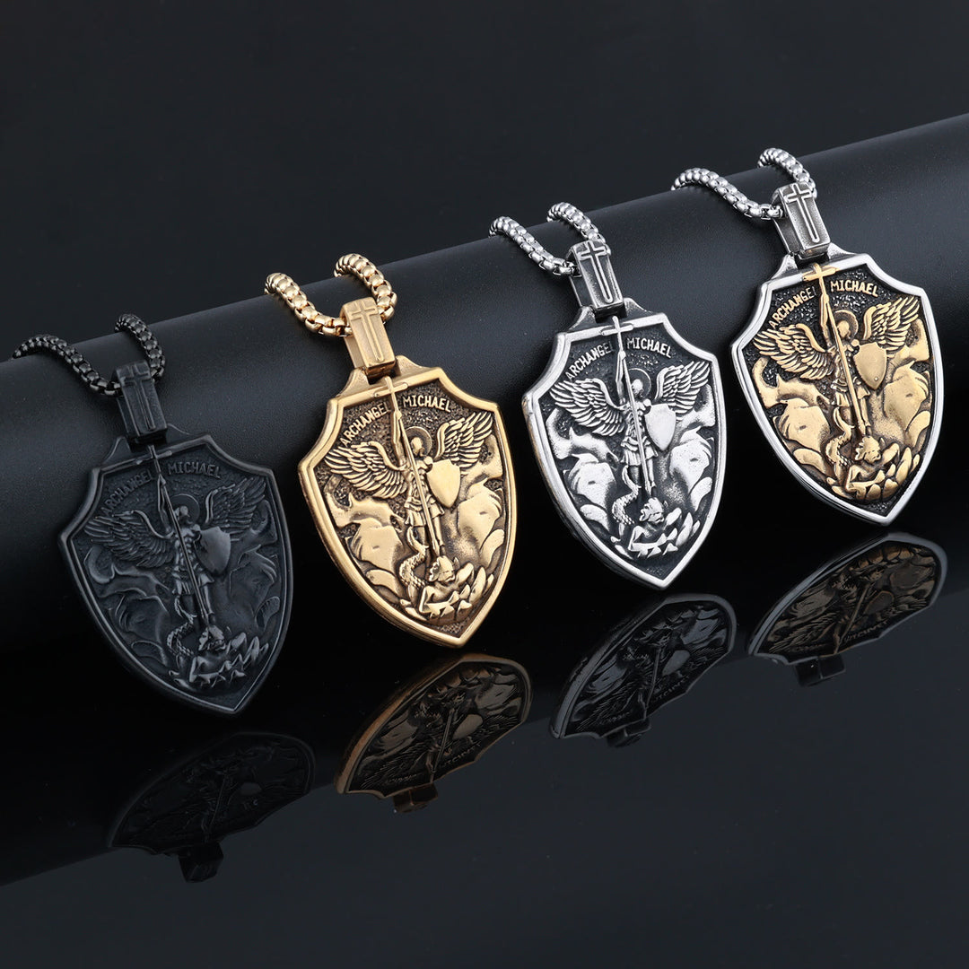 Collana con ciondolo a forma di scudo dell'Arcangelo Michele di Christianartworkshop: fede e protezione da indossare ogni giorno - image 6