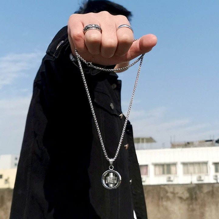 Collana con croce rotante e scritture di Christianartworkshop: compagno di fede costante per chi la indossa - image 2