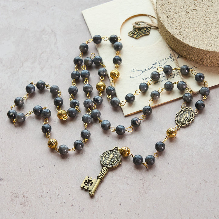 Rosario con catena in lega di pietra nera rotonda da 8 mm con medaglia miracolosa e chiave di San Benedetto Christianartworkshop - Medaglia miracolosa e chiave di San Benedetto - image 0