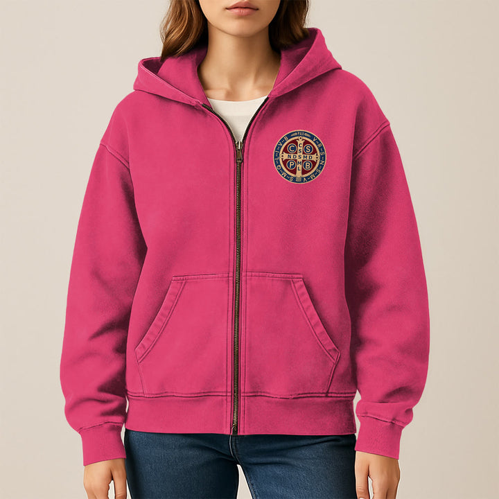 Giacca con cappuccio con croce di San Benedetto di Christianartworkshop: protezione della fede per l'uso quotidiano - image 14