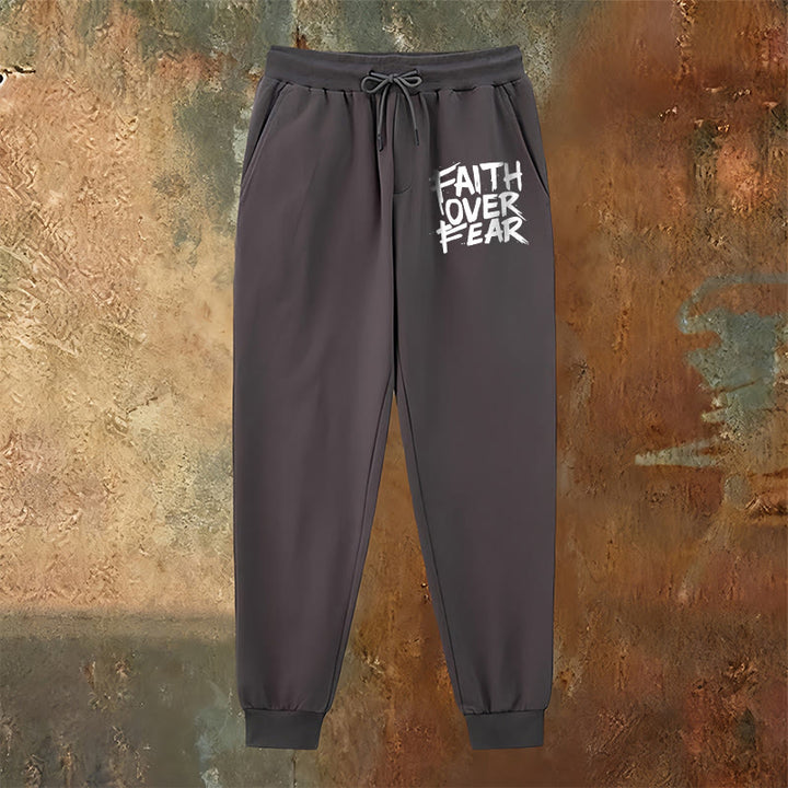 Christianartworkshop Pantaloni della tuta "Fede contro la paura": abbigliamento quotidiano con coraggio spirituale - image 22