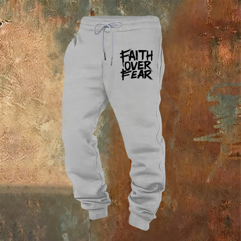 Christianartworkshop Pantaloni della tuta "Fede contro la paura": abbigliamento quotidiano con coraggio spirituale - Grigio chiaro - 2XL - image 16