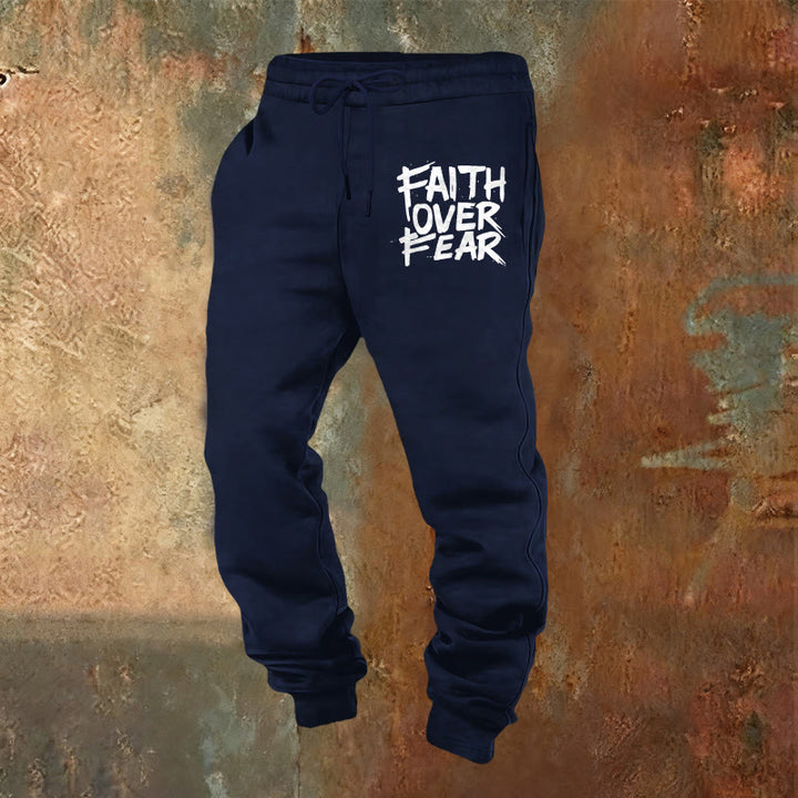 Christianartworkshop Pantaloni della tuta "Fede contro la paura": abbigliamento quotidiano con coraggio spirituale - Blu navy - 2XL - image 12