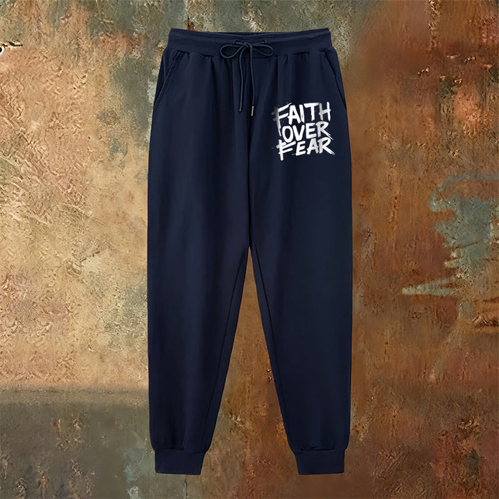 Christianartworkshop Pantaloni della tuta "Fede contro la paura": abbigliamento quotidiano con coraggio spirituale - image 14