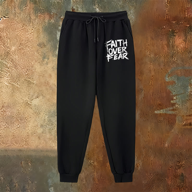 Christianartworkshop Pantaloni della tuta "Fede contro la paura": abbigliamento quotidiano con coraggio spirituale - image 10