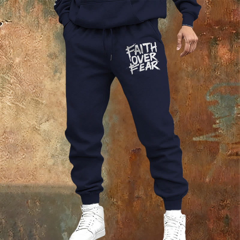 Christianartworkshop Pantaloni della tuta "Fede contro la paura": abbigliamento quotidiano con coraggio spirituale - image 13