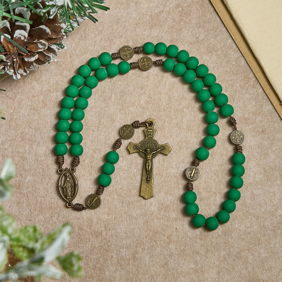 Christianartworkshop Regalo di Natale: Rosario con grani di gomma verde opaco e protezione di San Benedetto - image 5