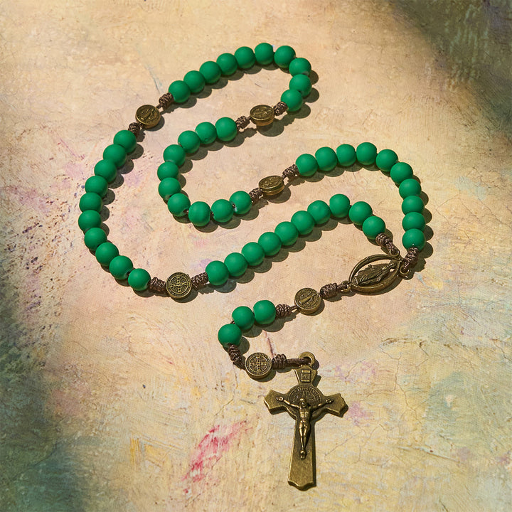 Christianartworkshop Regalo di Natale: Rosario con grani di gomma verde opaco e protezione di San Benedetto - image 7