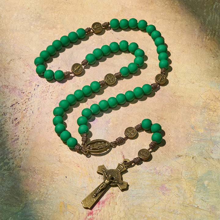 Christianartworkshop Regalo di Natale: Rosario con grani di gomma verde opaco e protezione di San Benedetto - image 8