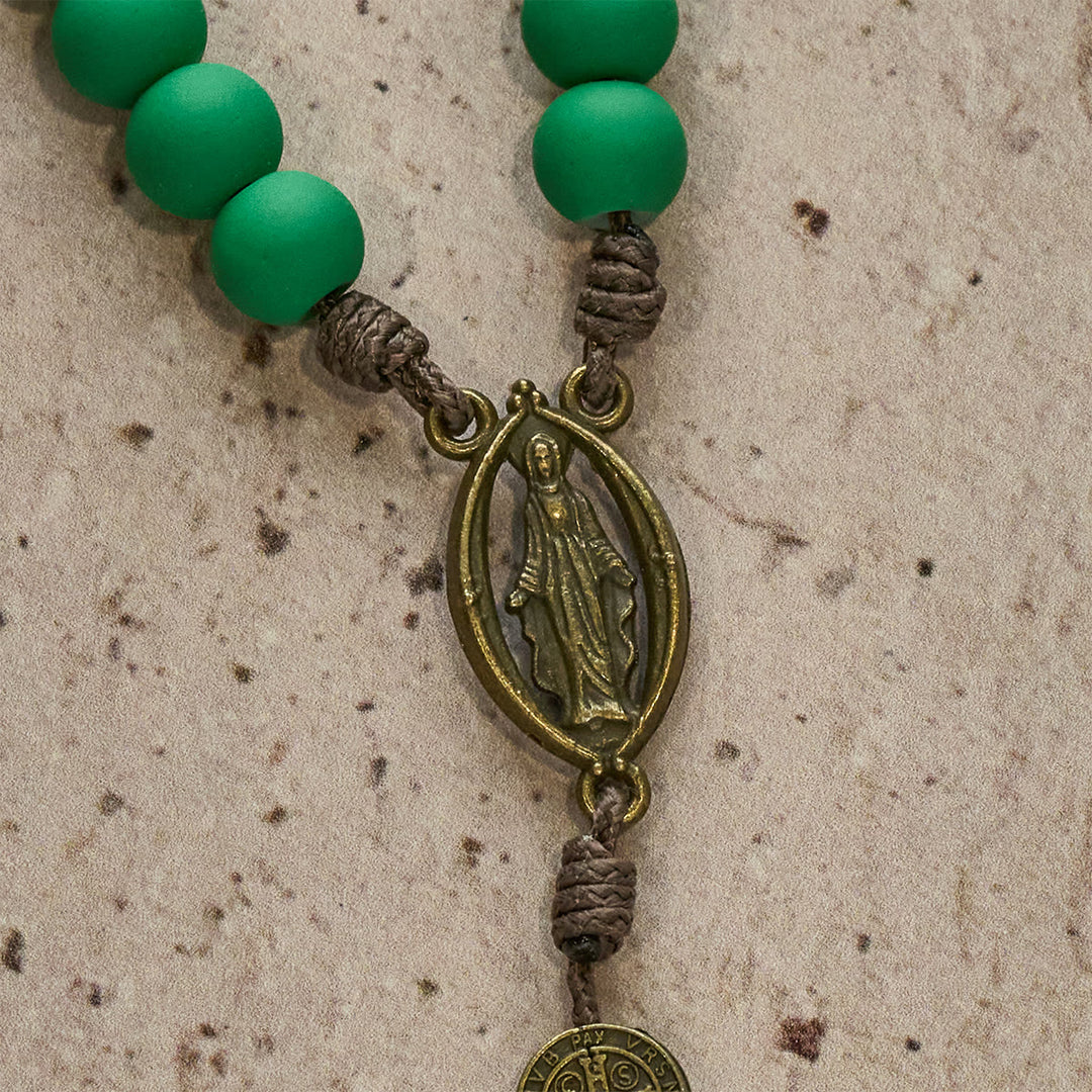 Christianartworkshop Regalo di Natale: Rosario con grani di gomma verde opaco e protezione di San Benedetto - image 10