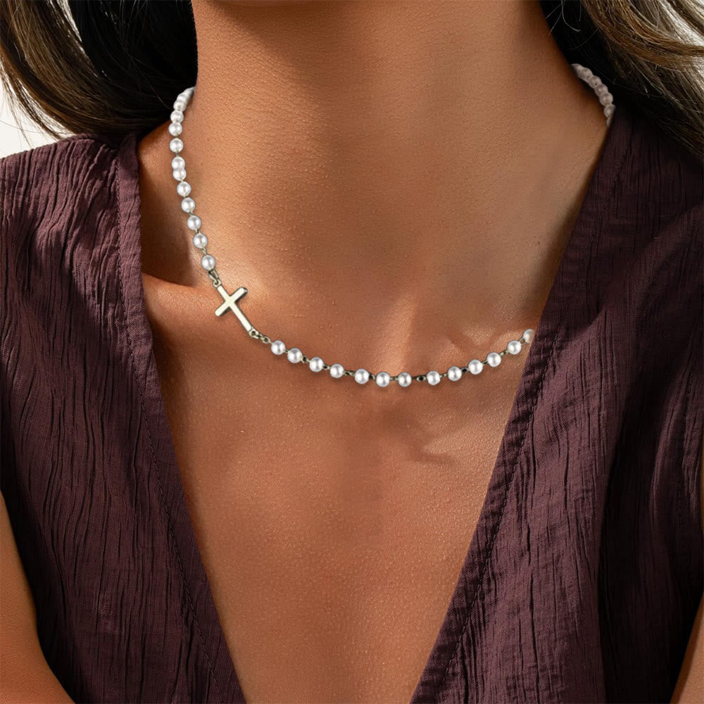 Collana con perline bianche e croce di Christianartworkshop: devozione elegante e grazia fedele - image 1