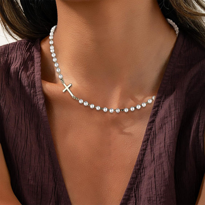 Collana con perline bianche e croce di Christianartworkshop: devozione elegante e grazia fedele - image 1